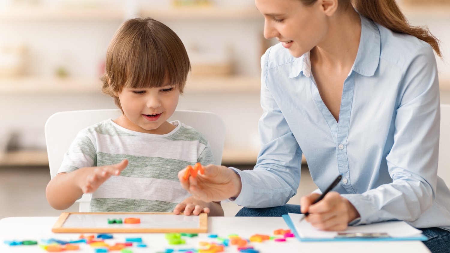 Bild: Erzieherin mit Kindern